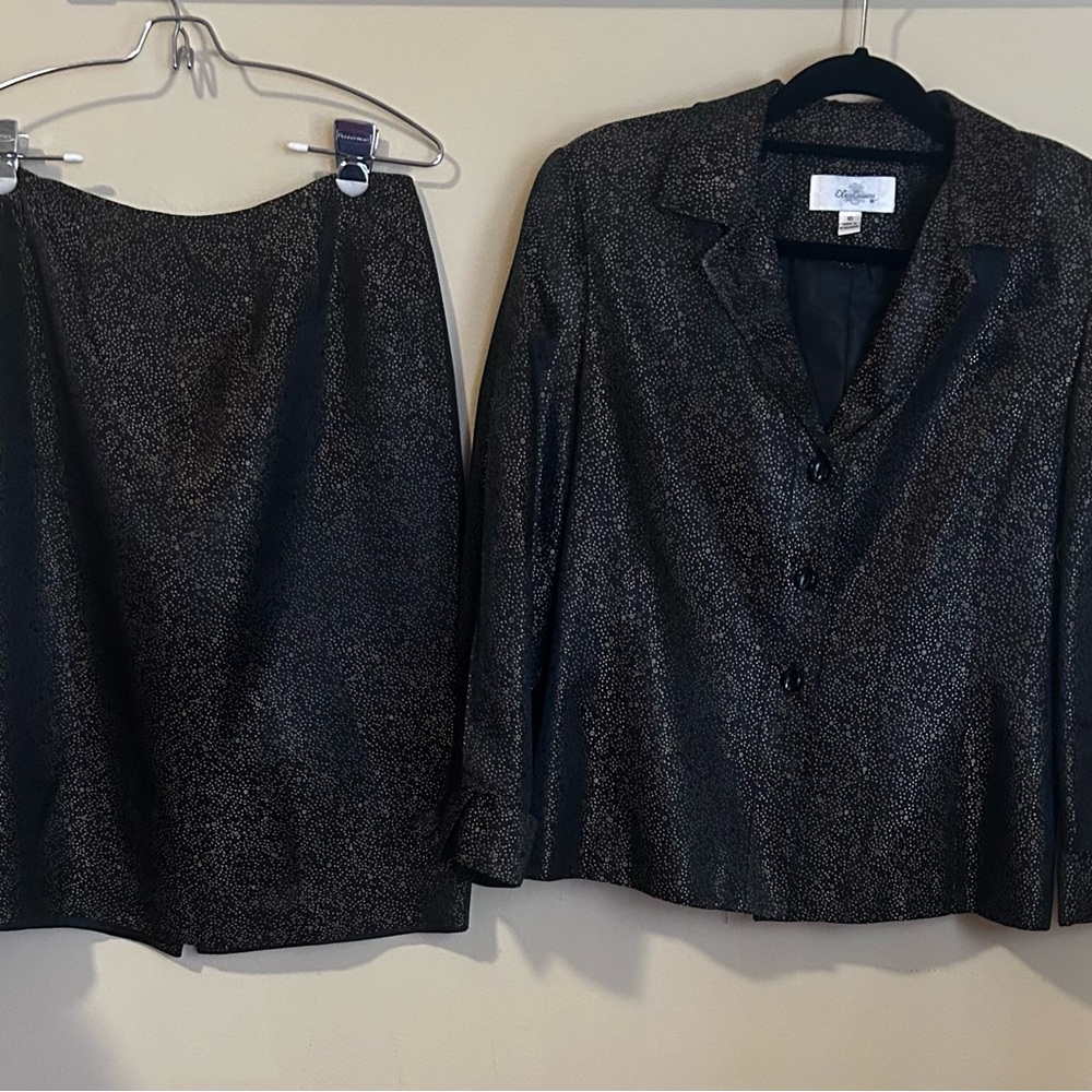 Elegant Oleg Cassini Suit